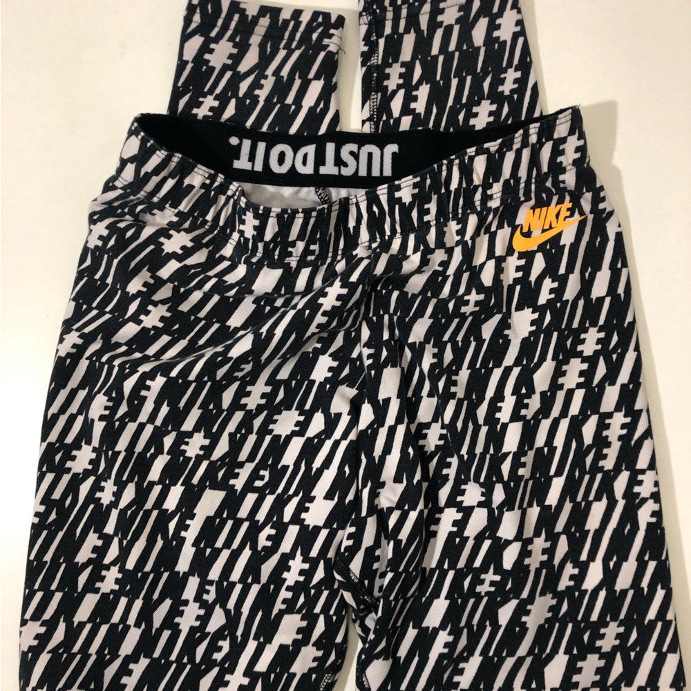 COPY - Nike leggings Women’s Medium black and white